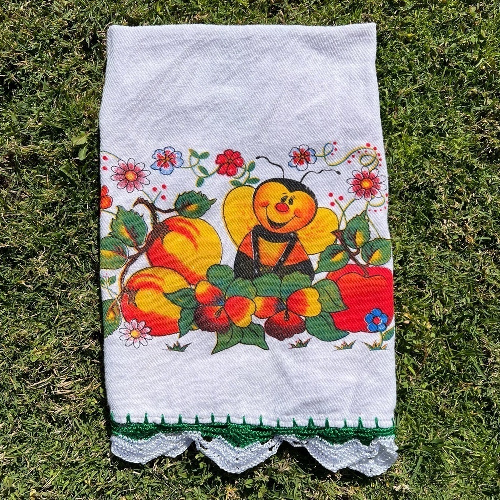 Vintage Anthropomorphic Bumble Bee Cotton Tea Towel Crochet Trim Flowers Brazil